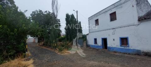 Edificio antiga moagem, casão e terreno rústico