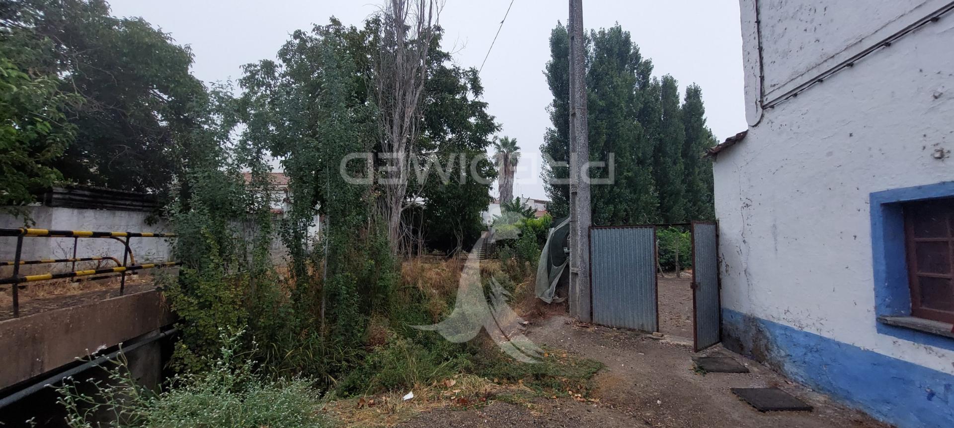 Edificio antiga moagem, casão e terreno rústico