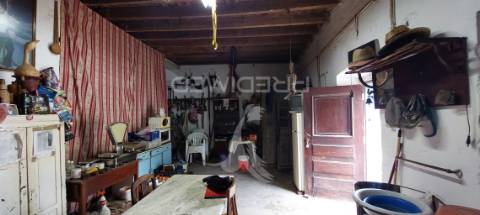 Edificio antiga moagem, casão e terreno rústico