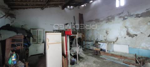 Edificio antiga moagem, casão e terreno rústico