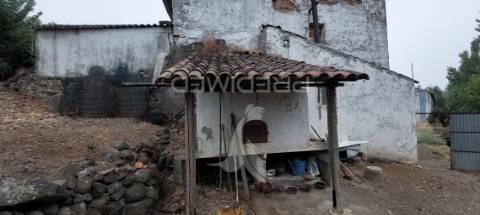 Edificio antiga moagem, casão e terreno rústico