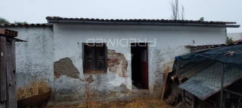 Edificio antiga moagem, casão e terreno rústico
