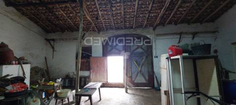 Edificio antiga moagem, casão e terreno rústico