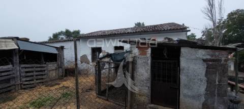 Edificio antiga moagem, casão e terreno rústico