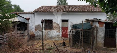 Edificio antiga moagem, casão e terreno rústico