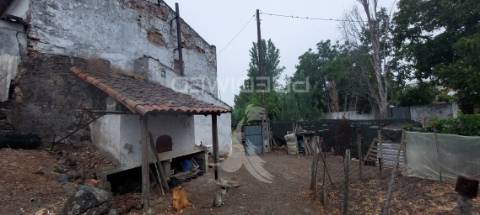 Edificio antiga moagem, casão e terreno rústico