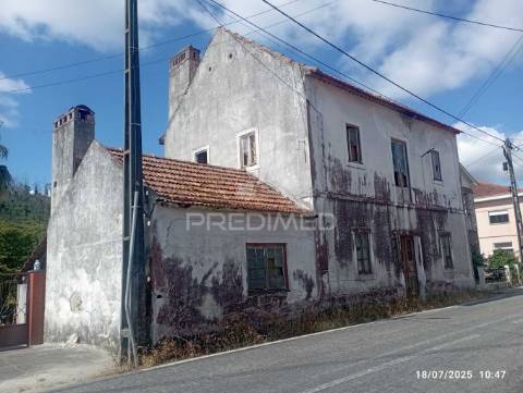 Moradia t6 para recuperação localizada a 5 minutos de caxarias, concelho de ourém.