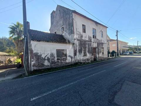 Moradia t6 para recuperação localizada a 5 minutos de caxarias, concelho de ourém.