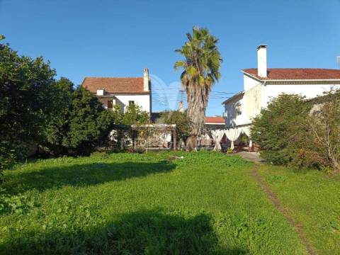 Moradia t6 para recuperação localizada a 5 minutos de caxarias, concelho de ourém.