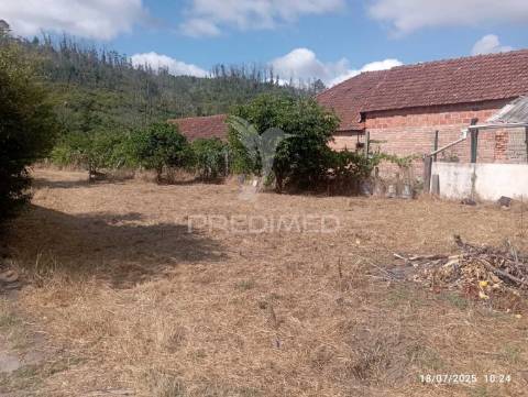 Moradia t6 para recuperação localizada a 5 minutos de caxarias, concelho de ourém.