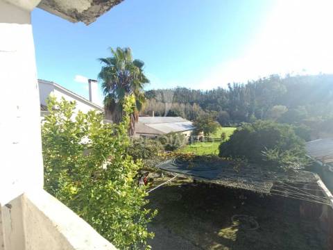 Moradia t6 para recuperação localizada a 5 minutos de caxarias, concelho de ourém.