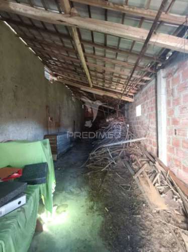 Moradia t6 para recuperação localizada a 5 minutos de caxarias, concelho de ourém.