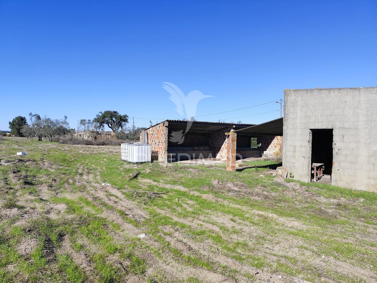 Terreno rustico na aldeia do futuro