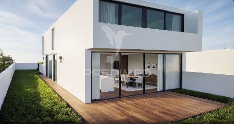 Moradia t4 nova - fase final de construção