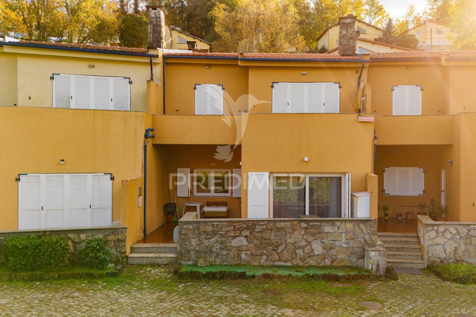 Andar moradia t1 localizado num condomínio com piscina