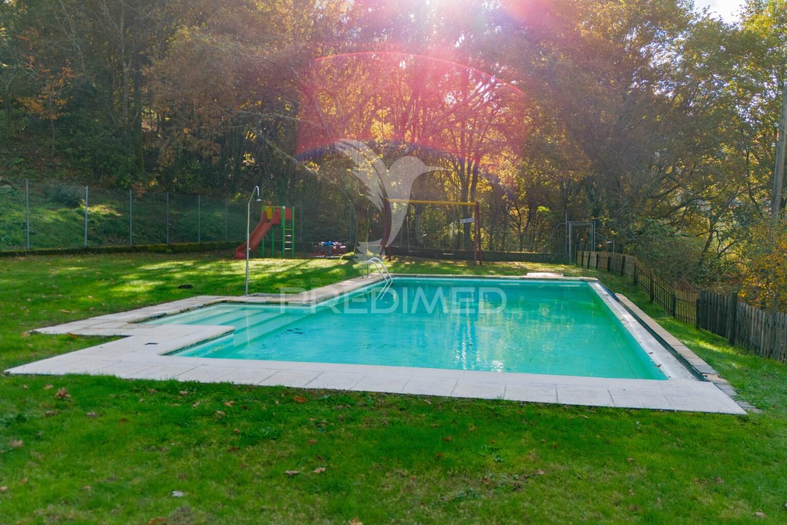 Andar moradia t1 localizado num condomínio com piscina