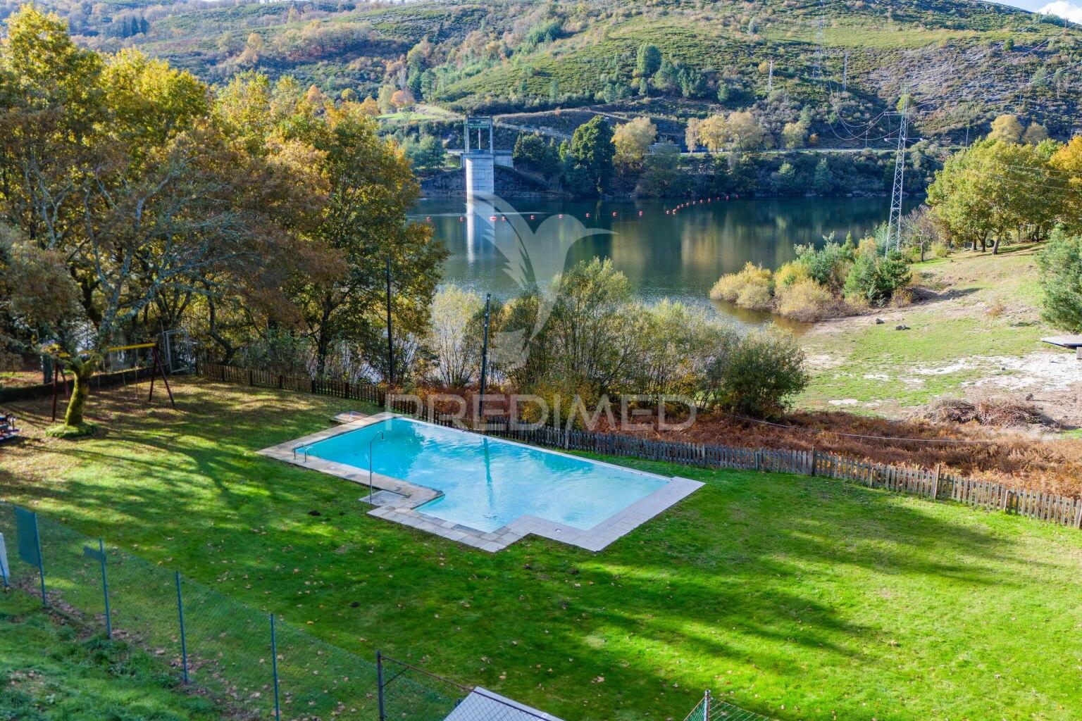 Andar moradia t1 localizado num condomínio com piscina