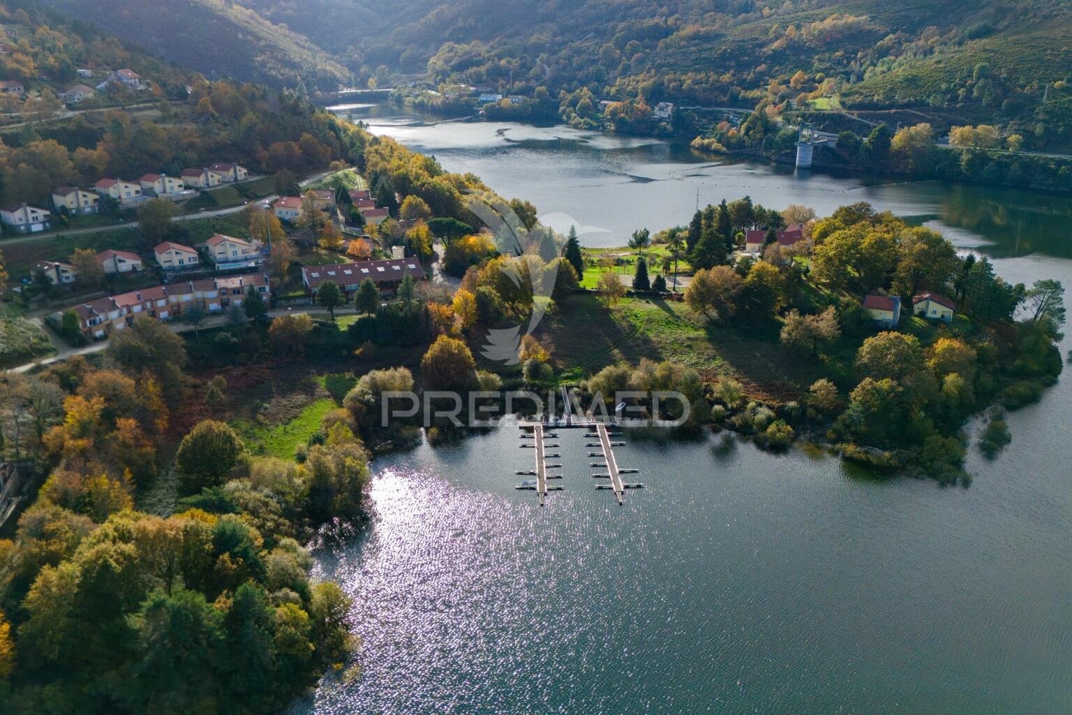 Andar moradia t1 localizado num condomínio com piscina
