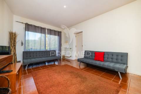 Andar moradia t1 localizado num condomínio com piscina