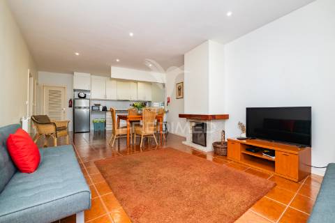 Andar moradia t1 localizado num condomínio com piscina