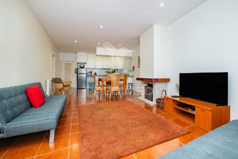 Andar moradia t1 localizado num condomínio com piscina