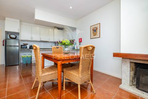 Andar moradia t1 localizado num condomínio com piscina