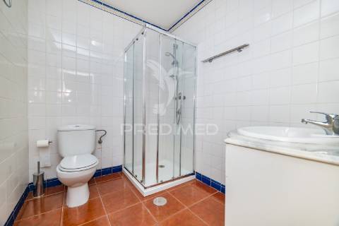 Andar moradia t1 localizado num condomínio com piscina