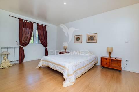 Andar moradia t1 localizado num condomínio com piscina