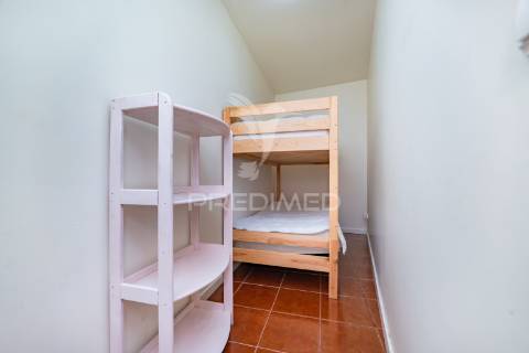 Andar moradia t1 localizado num condomínio com piscina