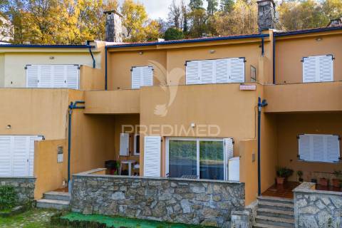 Andar moradia t1 localizado num condomínio com piscina