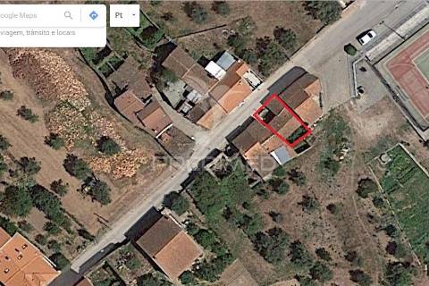 Casa antiga, para reconstrução, com projeto aprovado