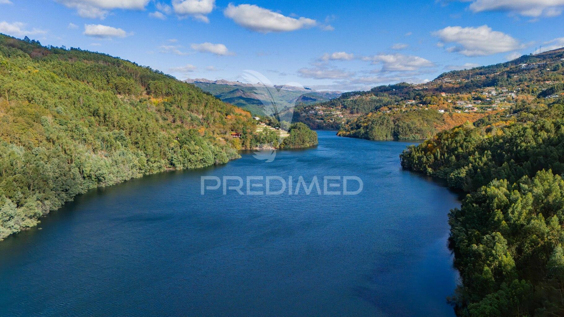 Terreno com 13290 m2 no rio cávado, gerês