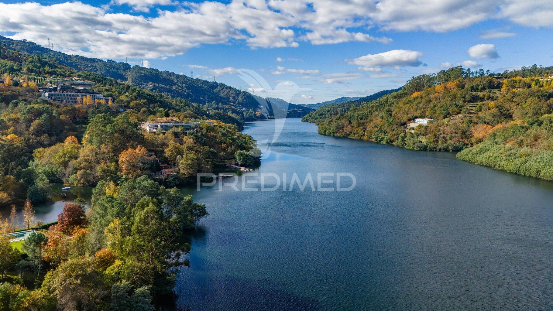 Terreno com 13290 m2 no rio cávado, gerês