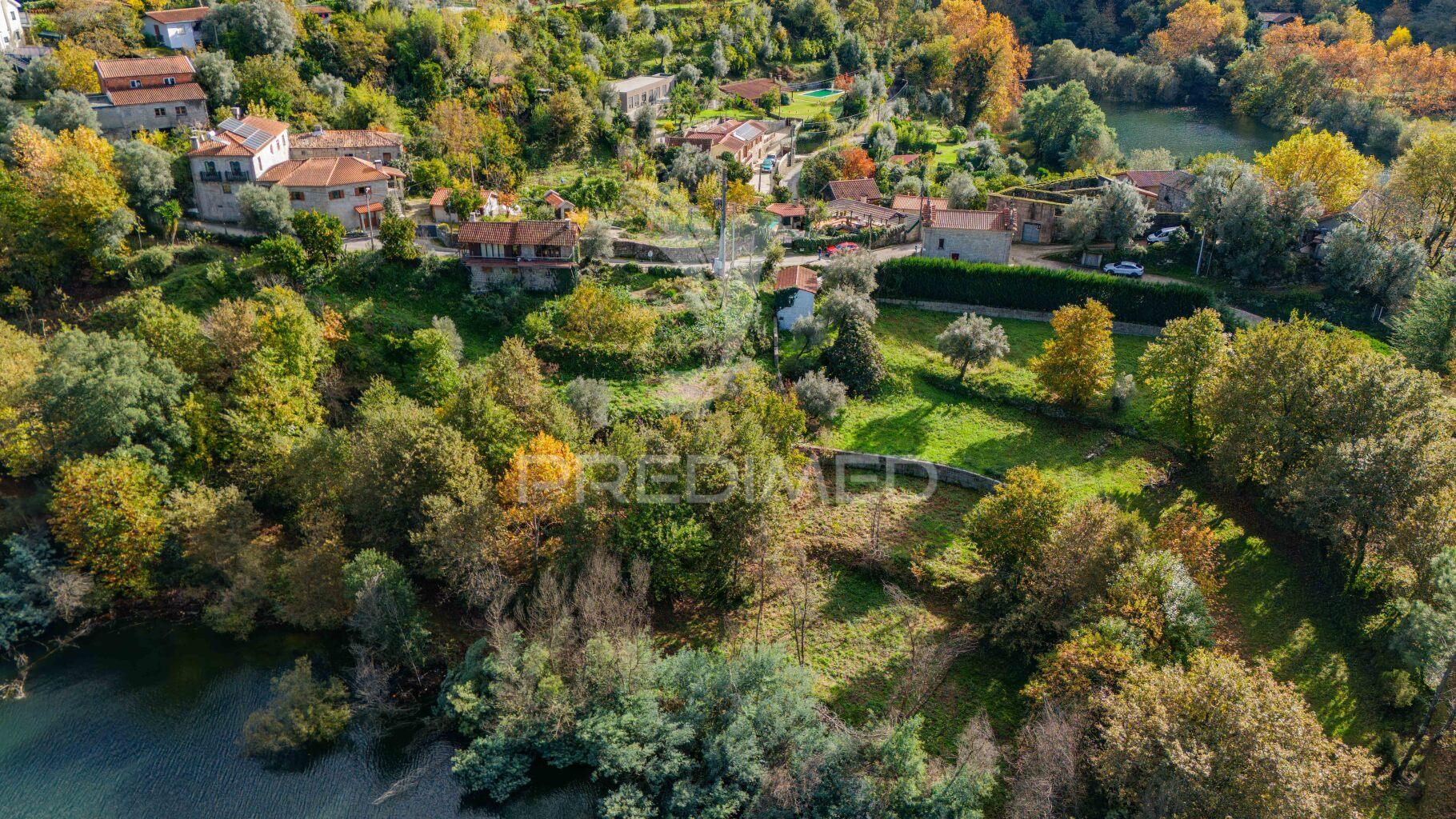 Terreno com 13290 m2 no rio cávado, gerês