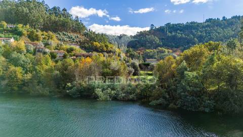 Terreno com 13290 m2 no rio cávado, gerês