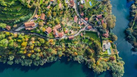 Terreno com 13290 m2 no rio cávado, gerês