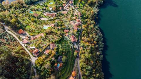 Terreno com 13290 m2 no rio cávado, gerês