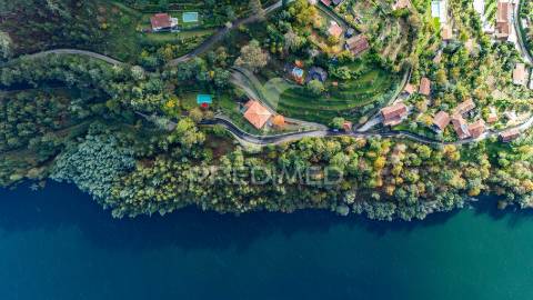 Terreno com 13290 m2 no rio cávado, gerês
