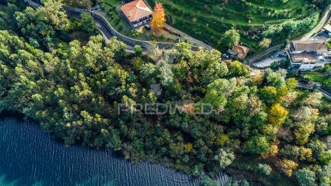 Terreno com 13290 m2 no rio cávado, gerês