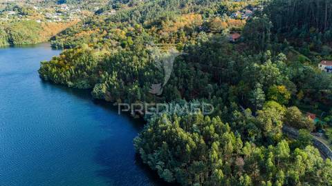 Terreno com 13290 m2 no rio cávado, gerês