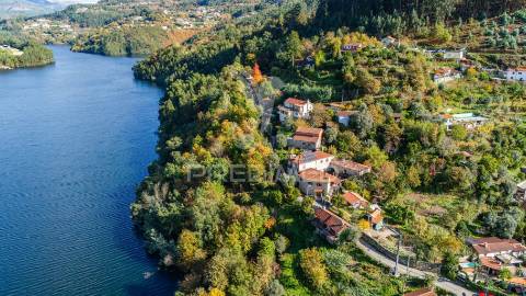 Terreno com 13290 m2 no rio cávado, gerês