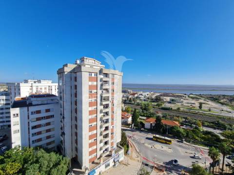 Excelente apartamento t3 com 112m2, suíte e vista rio!