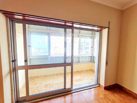 Excelente apartamento t3 com 112m2, suíte e vista rio!