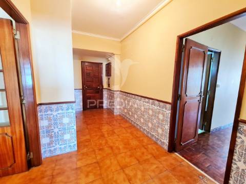 Excelente apartamento t3 com 112m2, suíte e vista rio!