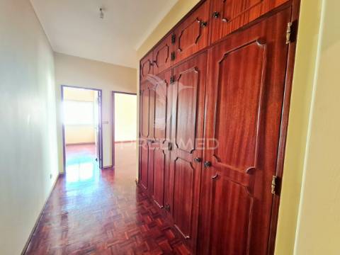 Excelente apartamento t3 com 112m2, suíte e vista rio!