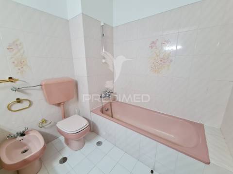 Excelente apartamento t3 com 112m2, suíte e vista rio!