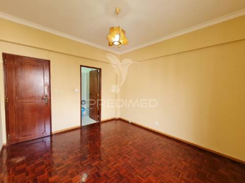 Excelente apartamento t3 com 112m2, suíte e vista rio!