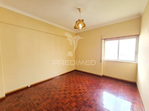 Excelente apartamento t3 com 112m2, suíte e vista rio!