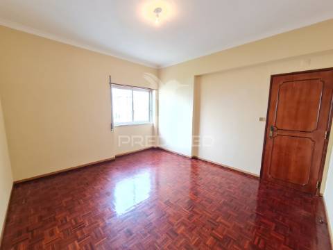 Excelente apartamento t3 com 112m2, suíte e vista rio!