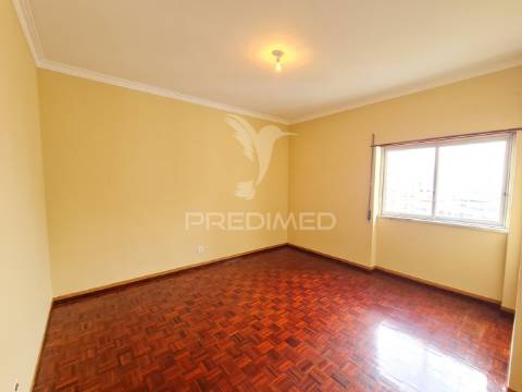 Excelente apartamento t3 com 112m2, suíte e vista rio!